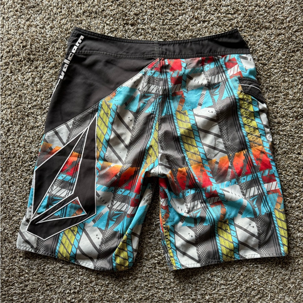Volcom Vibrant Graphic Multicolor Swim Surf Board Shorts in Men’s size 34